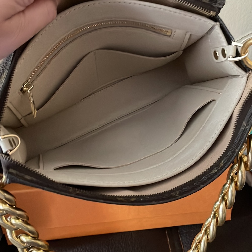 Louis Vuitton monogram toiletry 26 - Picture 11 of 17